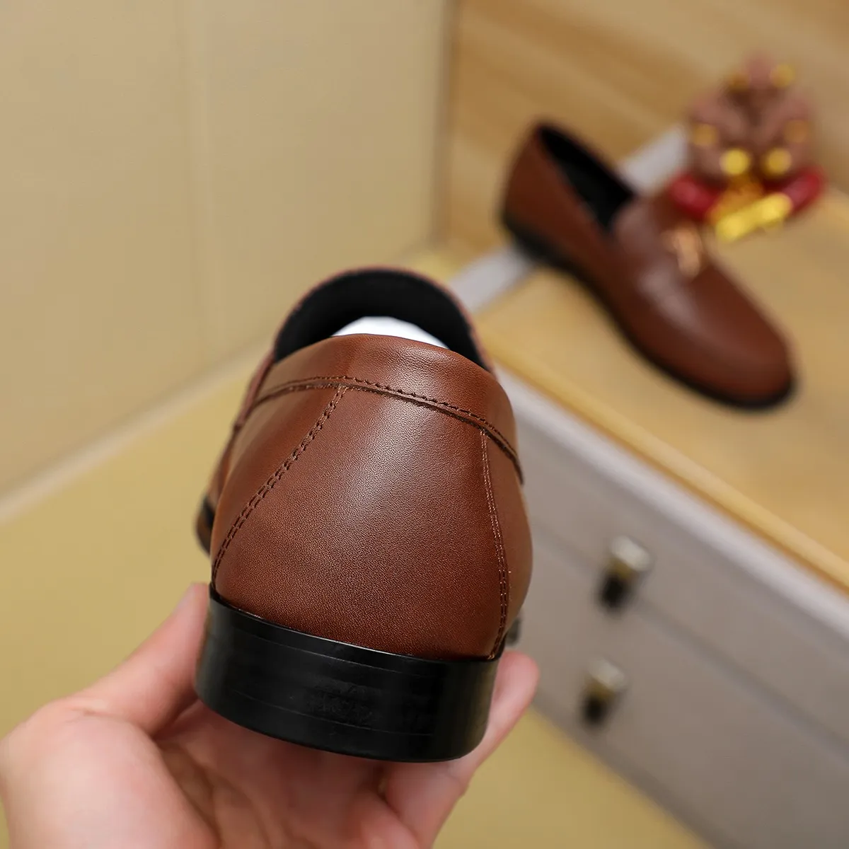 Men's shoes 460 💰 Louis Vuitton LV ® 🆕 model 🔛 full shoe counter, first layer cowhide, 🐂leather lining casual shoes for men, super soft outsole, a must-have for driving. Synchronized with the counter, original first layer cowhide, completely 1:1 mold customization 🌹 top version, color optional! Number: 38-44 (45.46 customized)